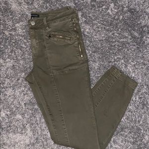 💜3/$25 Kendall & Kylie Olive Jeans